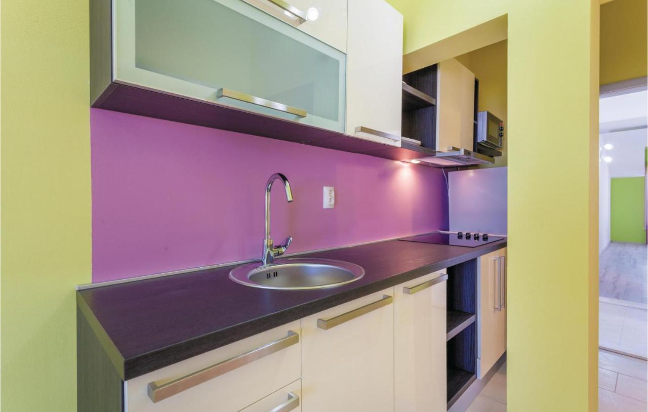 Lovely Apartment In Kastel Stafilic With Jacuzzi Каштела Экстерьер фото